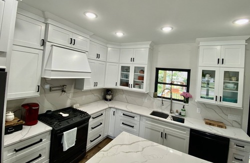 Jeffersonville - Clarksville House | New Luxury home 5 min to Louisville convenient to Churchill Downs with hot tub