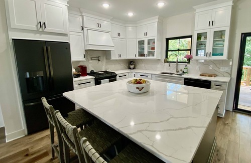 Jeffersonville - Clarksville House | New Luxury home 5 min to Louisville convenient to Churchill Downs with hot tub