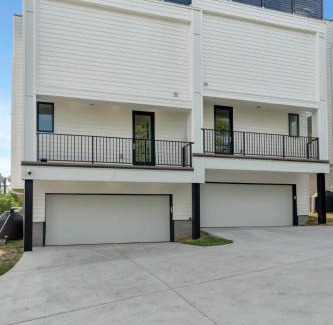 Katie Hill Neighborhood House | NEW Luxury home with Rooftop Heated Pool-Sleeps 12