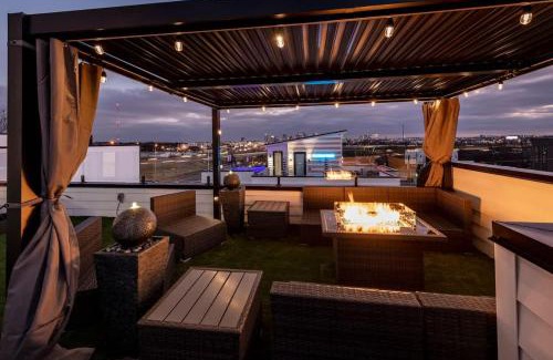Katie Hill Neighborhood House | NEW Luxury home with Rooftop Heated Pool-Sleeps 12