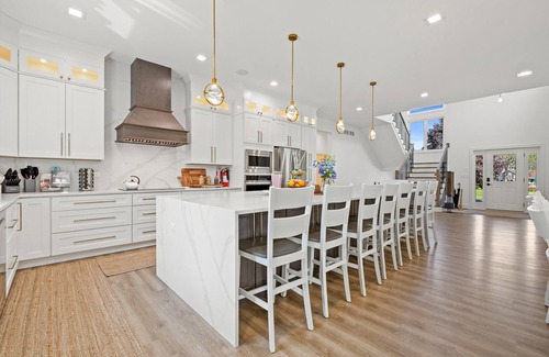 Como House | New Luxury HouseHeated Pool, 2 hot tubs, Sauna, Fire pit, Photo area