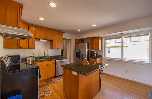Seattle Metro Area House | NEW Luxury-Location(8min Seatac, 15min DT Seattle)