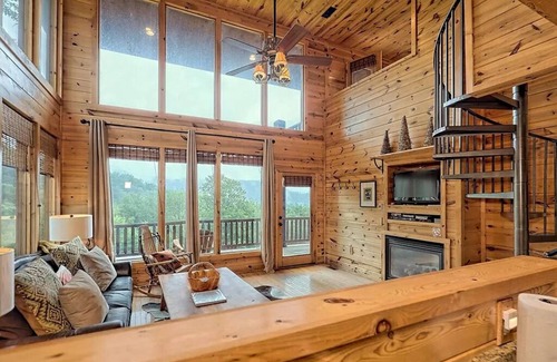 Bryson City Cabin | NEW! LUXURY MOUNTAIN CABIN, VIEWS, HOT TUB, FIRE PIT