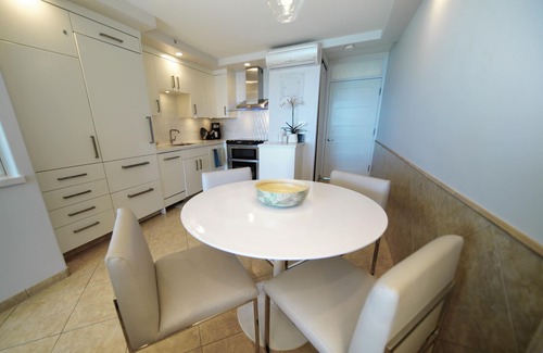 Kihei Condo | New Luxury Remodel, Ocean End, On the Beach! 5-STAR Luxury Condo In Resort
