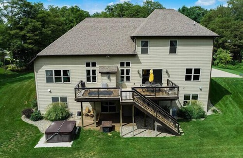 South Bend House | NEW! Luxury throughout. Sleeps 12. Just 5 miles to ND. Theater. Bar. Hot Tub.