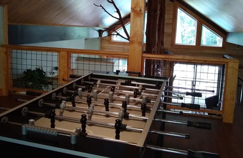 Brevard House | New Luxury Tree Chalet near Dupont State Forest