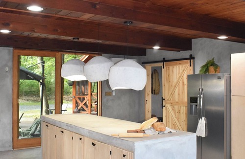 Jim Thorpe Cabin | *NEW* Luxury Designer A-Frame W/Cedar Hot tub