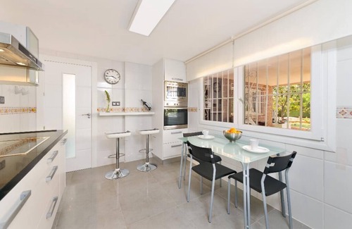Barrio de la Vega Villa | NEW LUXURY VILLA C&C. PRIVATE POOL, GARDEN AND BARBECUE.