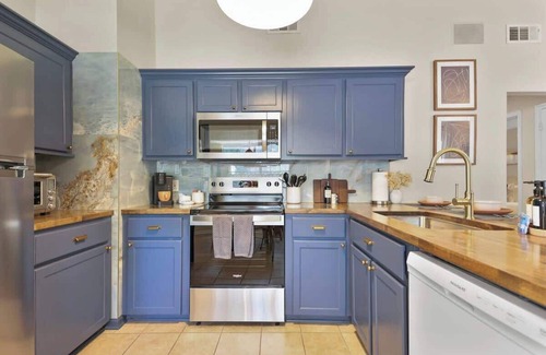 Whitemarsh Island House | New Meets Nostalgic - Adorable Cottage Sleeps 8!