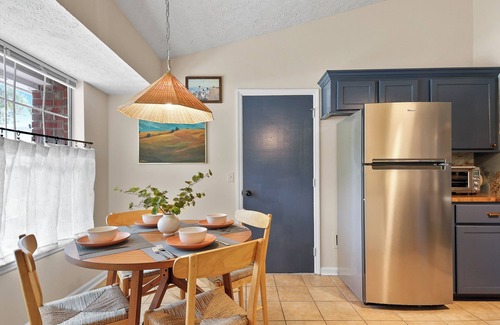 Whitemarsh Island House | New Meets Nostalgic- Cottage Sleeps 8