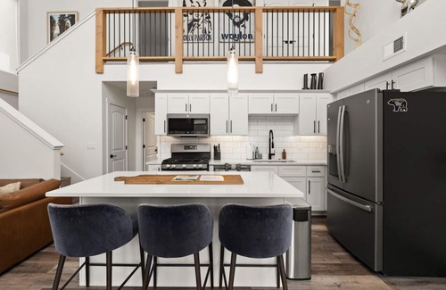 Whitefish House | New! Meticulously Designed 3BR, 3.5B with Pool, Hot Tub, Fire Pit Access!