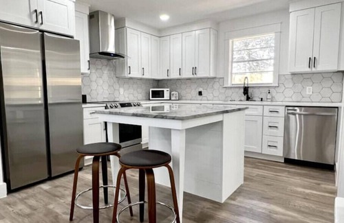 Niceville House | New Mid Century Modern with Bay Views. Destin beaches are 10 miles away. Private