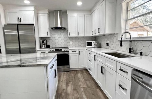 Niceville House | New Mid Century Modern with Bay Views. Destin beaches are 10 miles away. Private