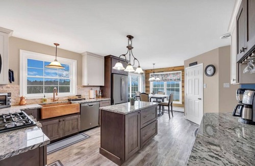 Sullivan House | New! Millstream Manor-pondside & sleeps up to 14!