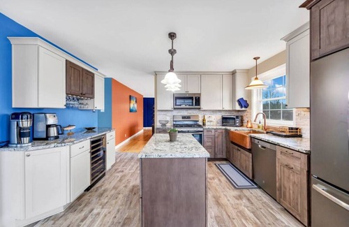 Sullivan House | New! Millstream Manor-pondside & sleeps up to 14!