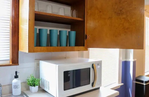 Rimmon Heights Apartment | NEW - Mins to Manchester/Concord - Private Porch - Walk to Downtown - Garage -