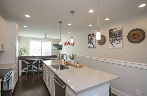 Katie Hill Neighborhood House | New! Minutes to Broadway w/Skyline Views!