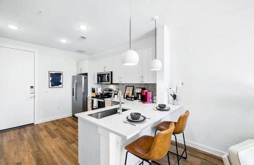 Brentwood Apartment | New Modern 1BD/1BA~Pet Love Loft