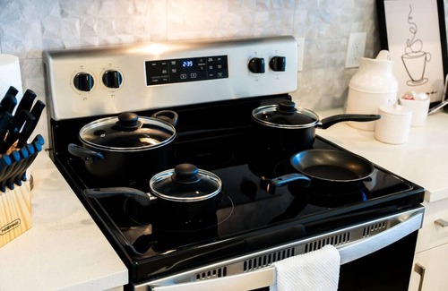 Brentwood Apartment | New Modern 1BD/1BA~Pet Love Loft