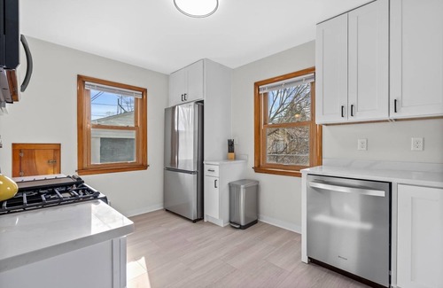 West Allis House | New Modern 3 BR close to All Milwaukee Has To Offer!