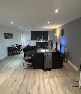Burnley Apartment | New Modern and Spacious 2BR In The Heart of Burnley with Free Private Parking