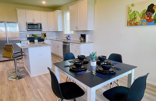 Fort Worth House | New! Modern & Bright Home/Large Backyard/Pet OK/Monthly Discount