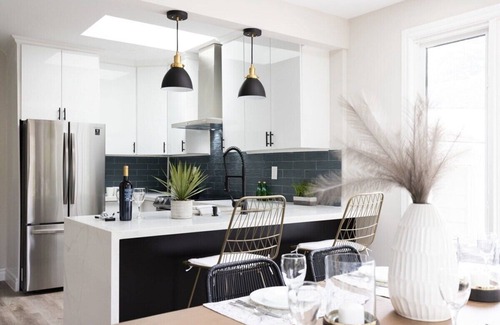 Old Town Historic District House | NEW/MODERN - Downtown NOTL - Perfect Location!