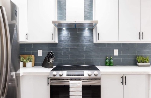 Old Town Historic District House | NEW/MODERN - Downtown NOTL - Perfect Location!