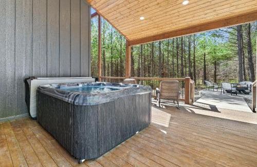 Pickens House | NEW Modern Cabin - Hot Tub & Fire Pit - Sleeps 6
