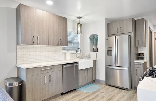 Patton Cabin | NEW! Modern Cabin by the Lake - Jacuzzi, FireTable, Games, Surround Sound, MORE!