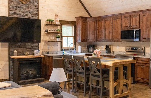 Rising Fawn Cabin | New! Modern Cabin w/Hot Tub, Fire Pit, Private; 2 miles to Cloudland Canyon, Hiking, McLemore Golf
