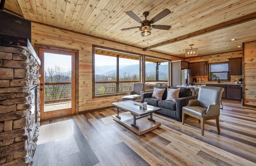 Gatlinburg - Pigeon Forge Cabin | New Modern Cabin with Breathtaking Mountain Views!