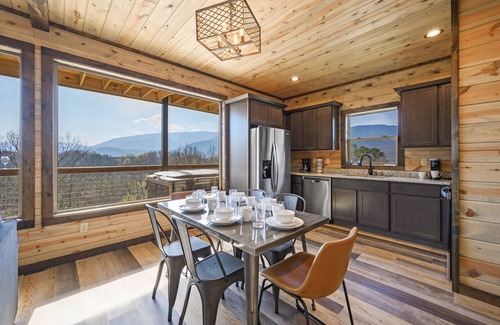 Gatlinburg - Pigeon Forge Cabin | New Modern Cabin with Breathtaking Mountain Views!