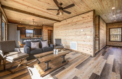 Gatlinburg - Pigeon Forge Cabin | New Modern Cabin with Breathtaking Mountain Views!