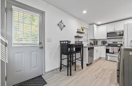 Atlanta House | NEW! Modern Comforts w/4Beds, 3BR Sleeps 8