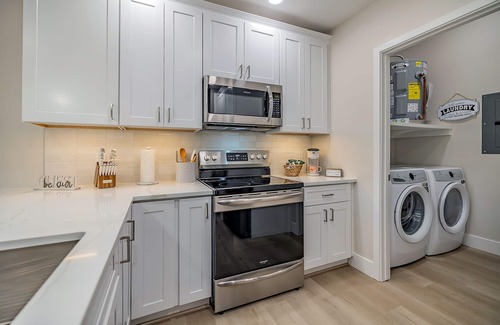 Tucson Condo | New Modern Condo, Hiking Trails/Pool and More: Walk to Restaurants & Shops