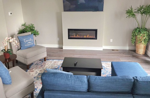 Lamar Heights Area House | New Modern Cozy Home By Denver