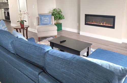 Lamar Heights Area House | New Modern Cozy Home By Denver