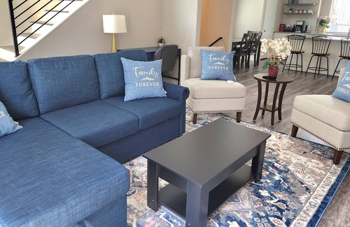 Lamar Heights Area House | New Modern Cozy Home By Denver