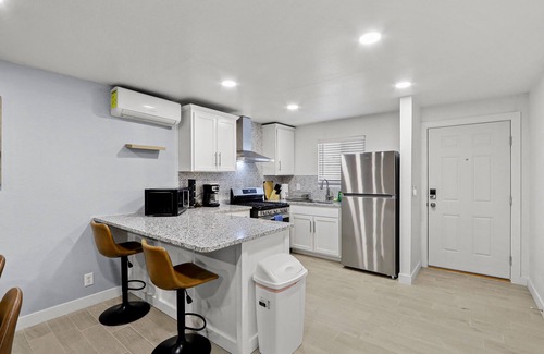 El Paso Apartment | New! Modern Fully Remodeled 3BR/2BA Spacious Apt