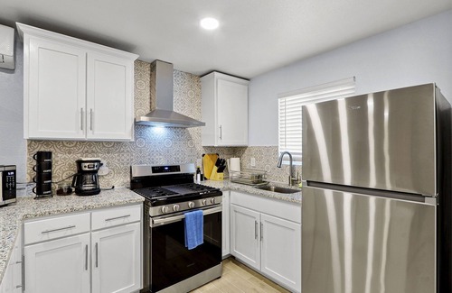 El Paso Apartment | New! Modern Fully Remodeled 3BR/2BA Spacious Apt