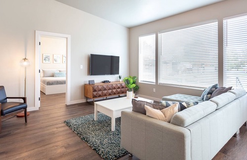 Spokane House | NEW MODERN HOME · Luxury Home in Spokane- Wifi- Over 3,200 Square Ft
