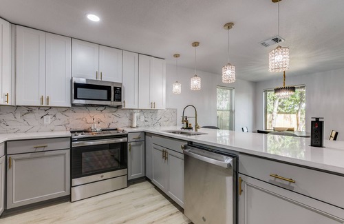 Eastside Promise Neighborhood House | New ! Modern Home Near The Pearl, Fort Sam & Downtown & Frost Center