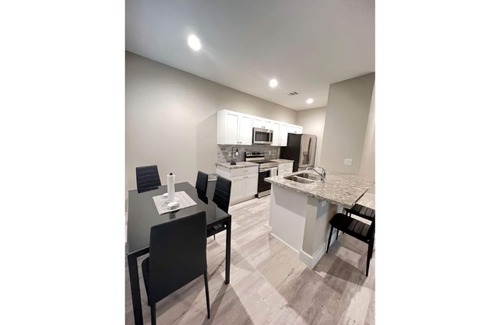 Houston House | NEW modern home near Downtown!