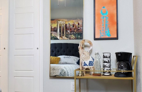 Converse House | New Modern home only 11 miles from Downtown and the Pearl Brewery!