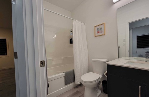 Fort Gary House | New Modern Home with 2 King Size, 1 Queen Size Bed