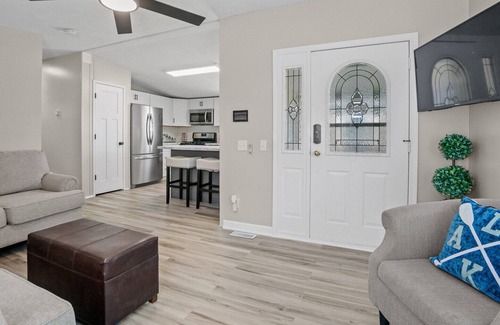 Lake James House | New! Modern Lakehouse Getaway 2BR w/Dock Slip