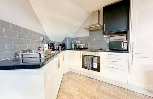 Richmond-upon-Thames Apartment | New Modern Luxurious One Bedroom in Twickenham