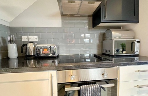 Richmond-upon-Thames Apartment | New Modern Luxurious One Bedroom in Twickenham