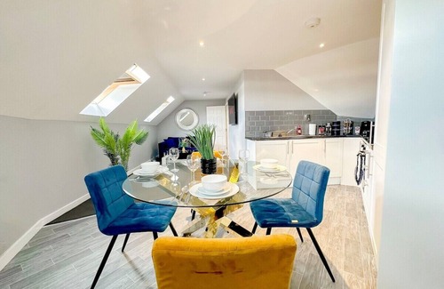 Richmond-upon-Thames Apartment | New Modern Luxurious One Bedroom in Twickenham